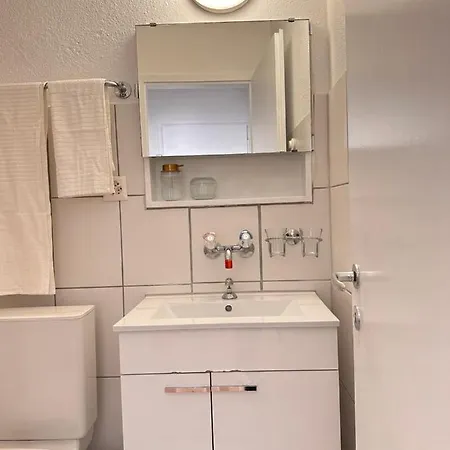 Cozy One-bedroom In Hongg Apartman
